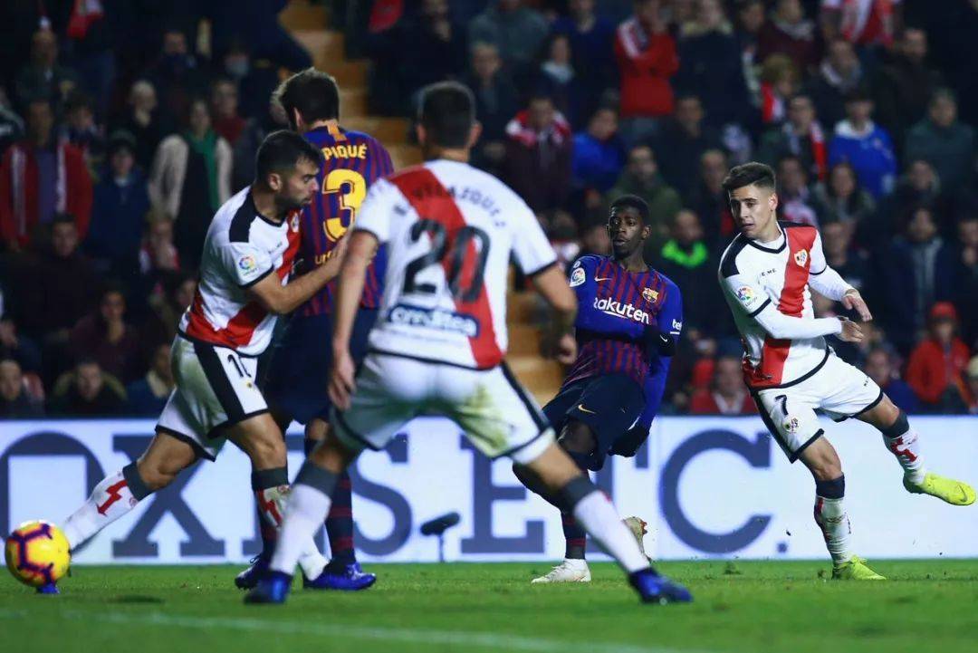 周日021法甲：斯特拉斯堡VS洛里昂 东部劲旅遇布列塔尼黑马，主场之争见真章