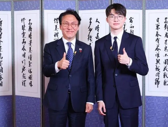 韩国总理采访Faker:我无法决定结果,相信过程更重要;对游戏有执念
